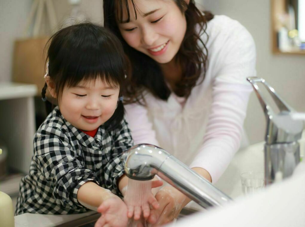 ウォーターガイド人気おすすめ6選！子どもが一人で手を洗う習慣を養う【大人の負担も軽減】