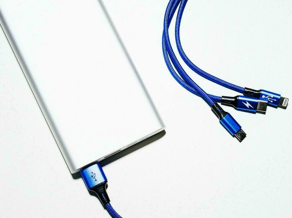 100W対応のUSB充電器おすすめ7選！人気のUGREENやAnkerなど