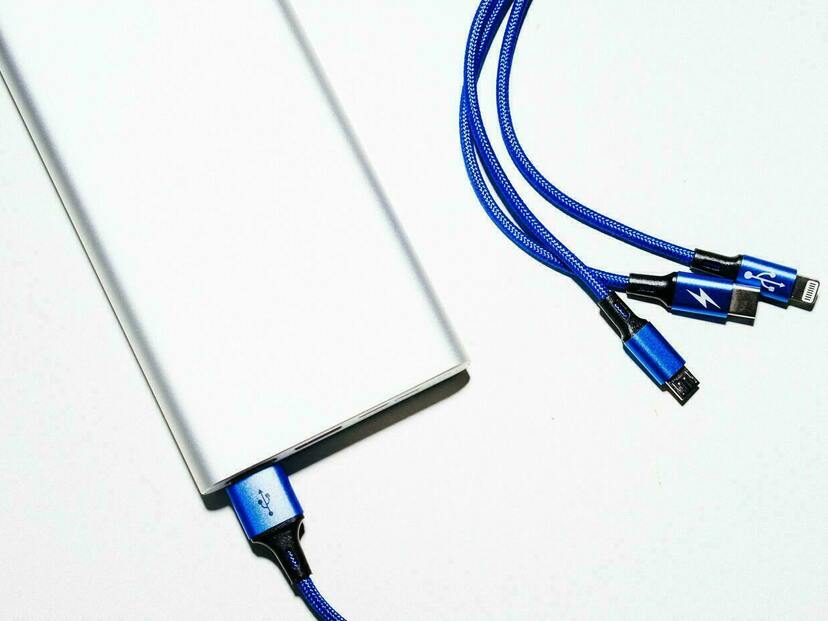 100W対応のUSB充電器おすすめ7選！人気のUGREENやAnkerなど