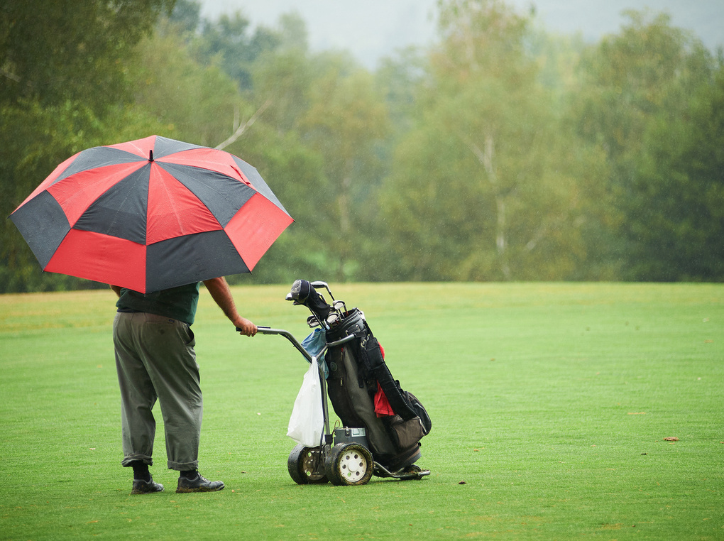 防水のゴルフシューズおすすめ11選｜雨の日も快適！