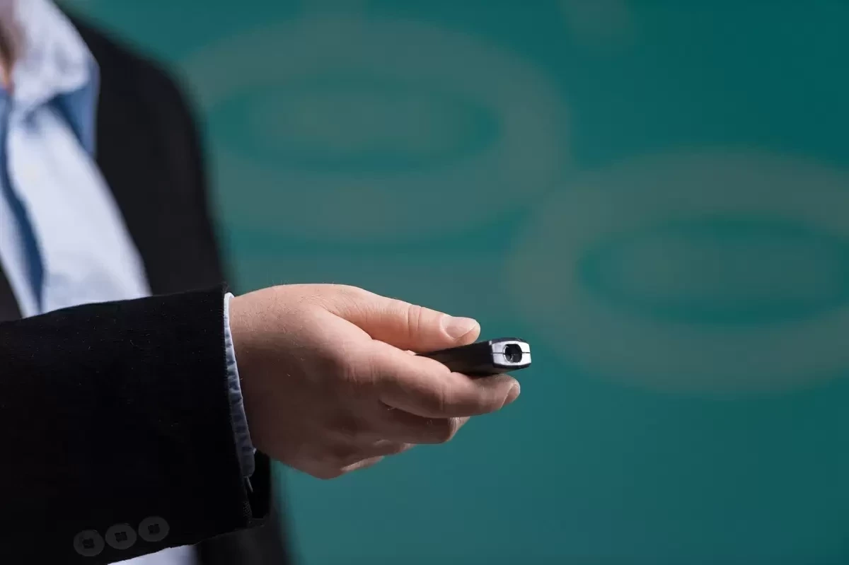 レーザーポインターおすすめ14選【赤・緑・青】ビジネスで便利な強力タイプも