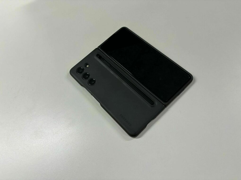 折りたたみスマホ人気おすすめ9選！大画面で映画鑑賞やゲームも可能！メリットやデメリットも