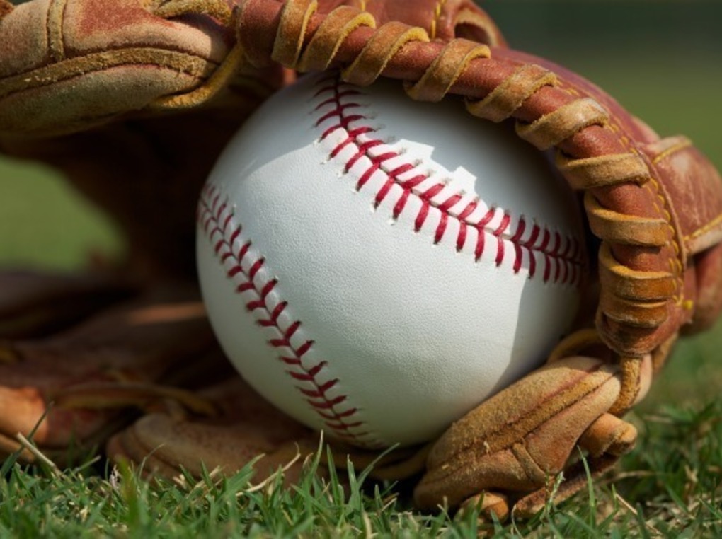シンプルで合わせやすい！ MLBアイテムでスポーツミックス