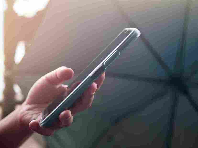 透明なiPhoneケース人気おすすめ10選！フチありの韓国風、黄ばまない商品も