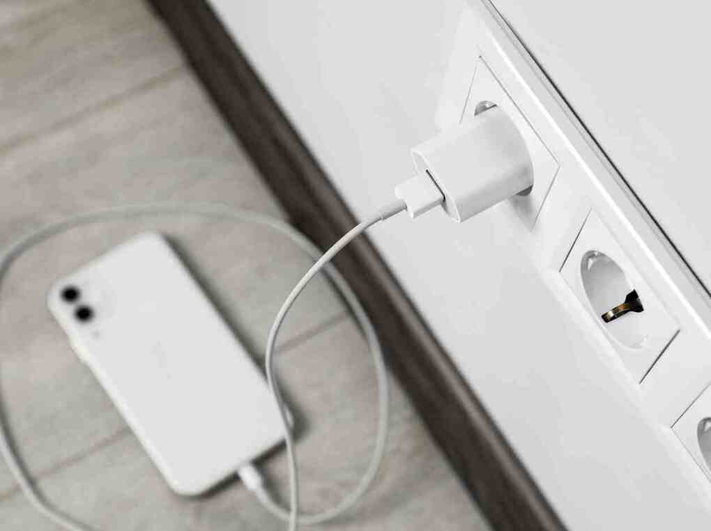 iPhone 15充電器人気おすすめ15選！タイプC対応・純正品など