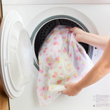 洗濯ネットおすすめ15選【衣類・下着・布団用】ドラム式対応や使い方も紹介