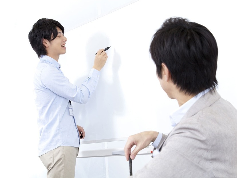 脚付きタイプのホワイトボード人気おすすめ4選！オフィスや会議室に【移動しやすい】