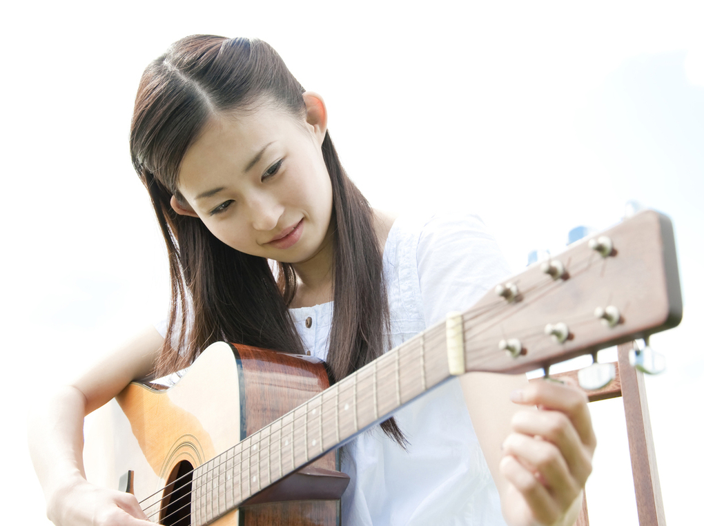 ギター・ベース用チューナー人気おすすめ16選！正しい音程に調整【タイプ別の特徴も解説】