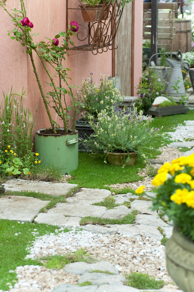 敷石おすすめ人気8選 Diyで簡単設置 玄関アプローチや庭を美しくおしゃれに マイナビおすすめナビ