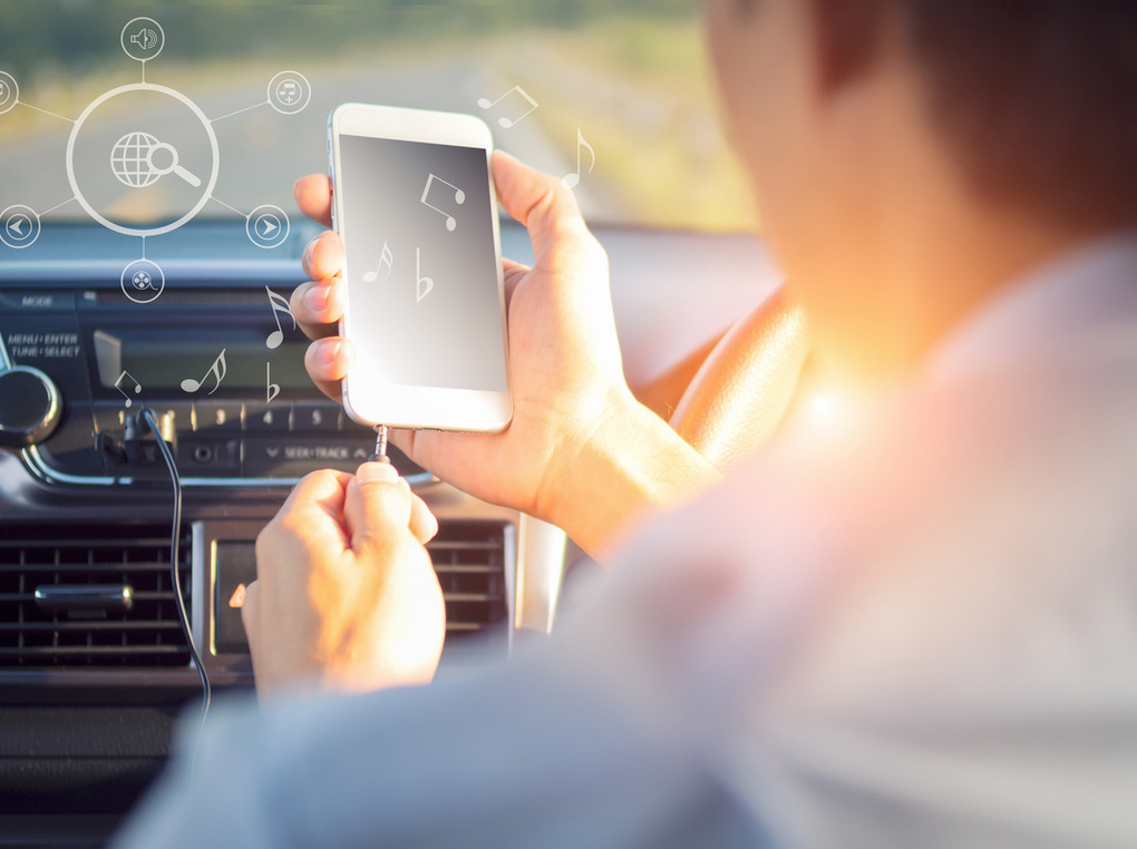 FMトランスミッター人気おすすめ16選！車でiPhoneの音楽を聴く！ Bluetooth対応も