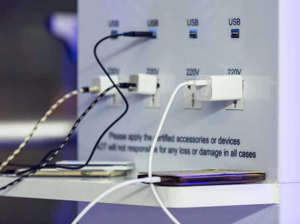 充電ステーション人気おすすめ11選！コードすっきりおしゃれにスマホを充電
