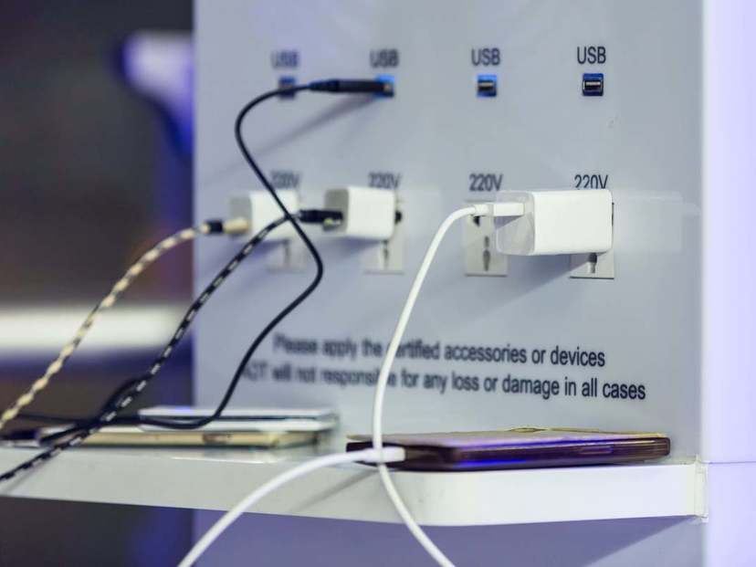 充電ステーション人気おすすめ11選！コードすっきりおしゃれにスマホを充電