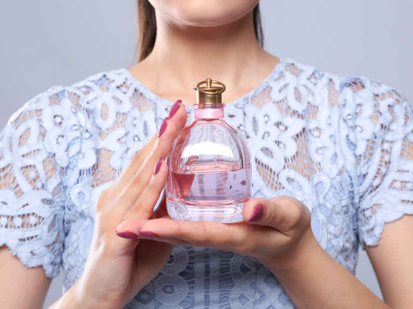 【香水の種類別】選び方と人気おすすめ15選｜香りの強さ、持続性の違いも解説！