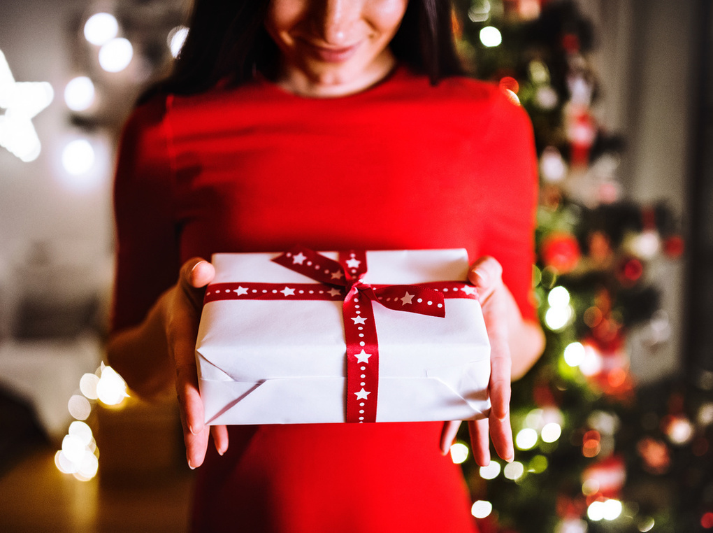 女性が喜ぶクリスマスプレゼントおすすめ37選【おしゃれで実用的】予算相場も紹介