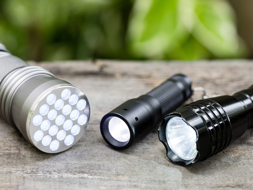 懐中電灯 LED 強力 軍用 小型 最強 充電式 充電 防水 ランタン