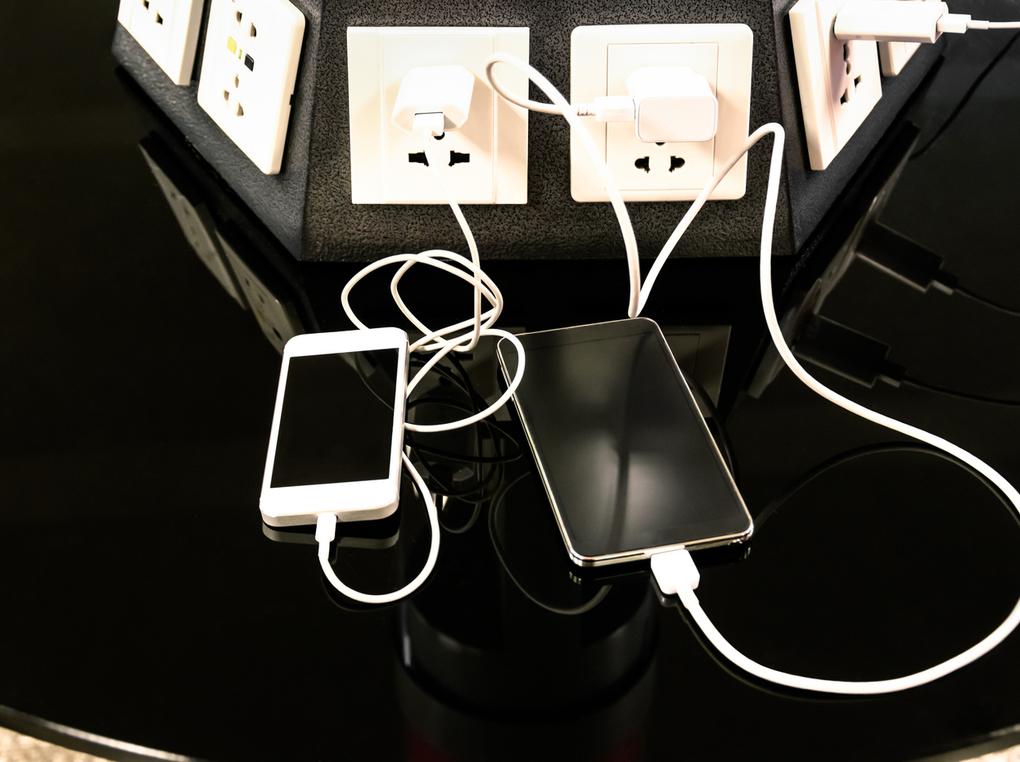 USB充電器人気おすすめ15選！急速充電対応やタイプA/C、4ポート以上のモデルも