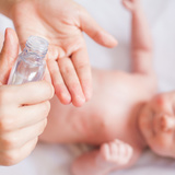 【助産師が選ぶ】ベビーオイルおすすめランキング10選｜新生児から使える商品も！