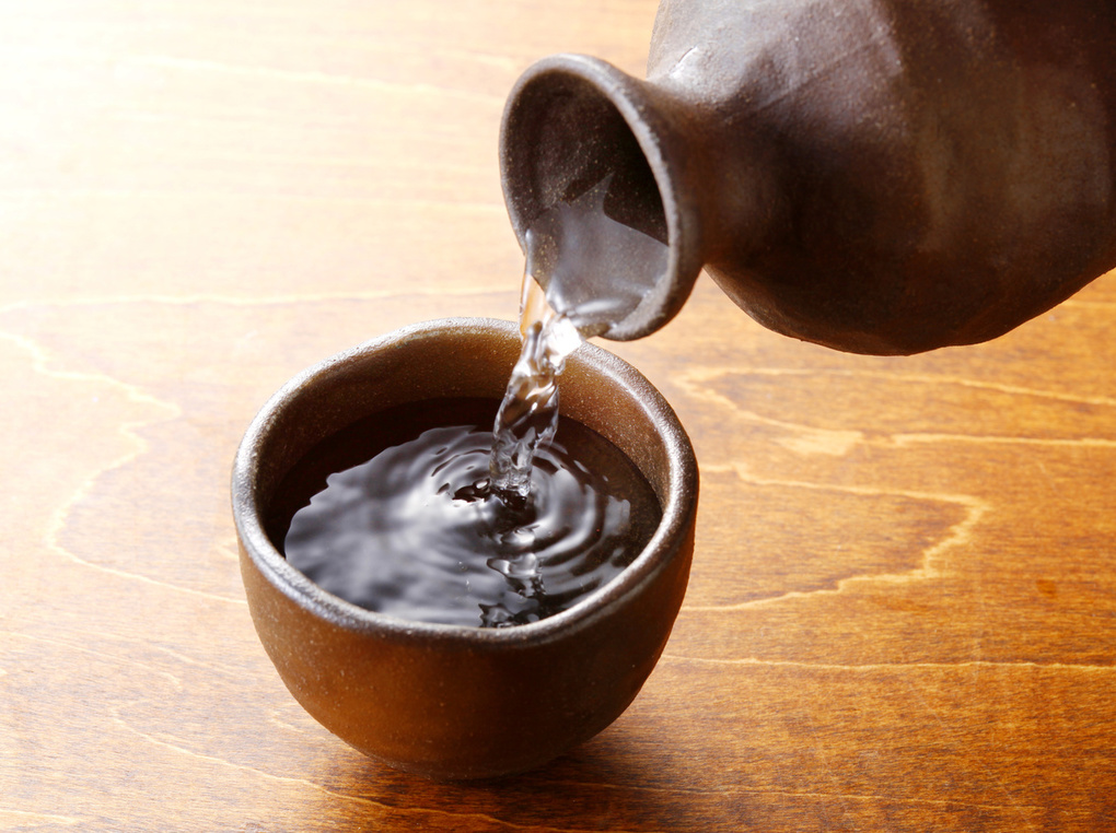 黒糖焼酎人気おすすめ13選【初心者でも飲みやすい】水割りやお湯割りなど飲み方も紹介
