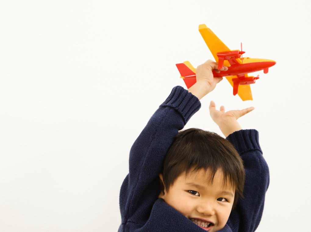飛行機おもちゃのおすすめ17選｜組み立て・模型・セット、飛ぶタイプ、音や光が出るものも！