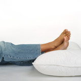足枕おすすめ12選｜むくみ・腰痛対策に！高齢者も使えるフットピロー