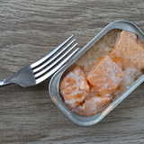 鮭缶おすすめ11選｜水煮・味付け・フレークタイプをご紹介【おつまみにも】