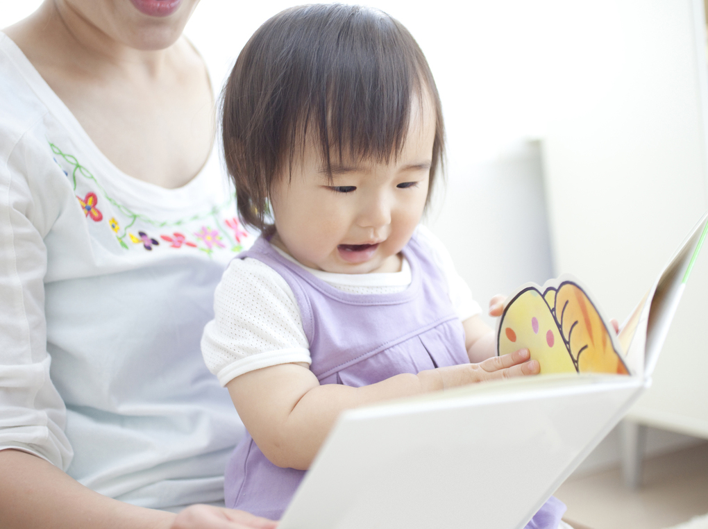 読み聞かせにおすすめの絵本32選【0歳1歳から4歳代】定番人気の絵本＆年齢別に厳選