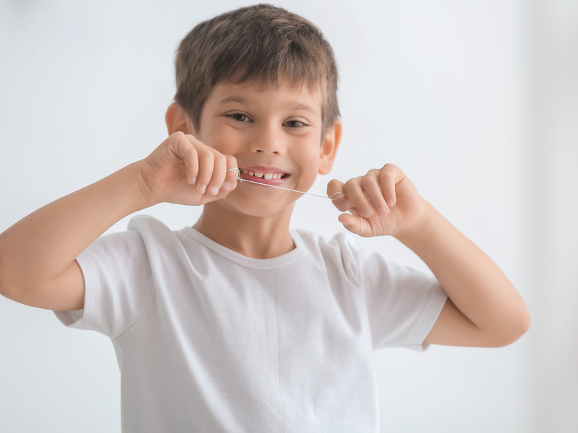 子供用デンタルフロスの人気おすすめ11選！何歳から？ 味付き・使い方のコツも