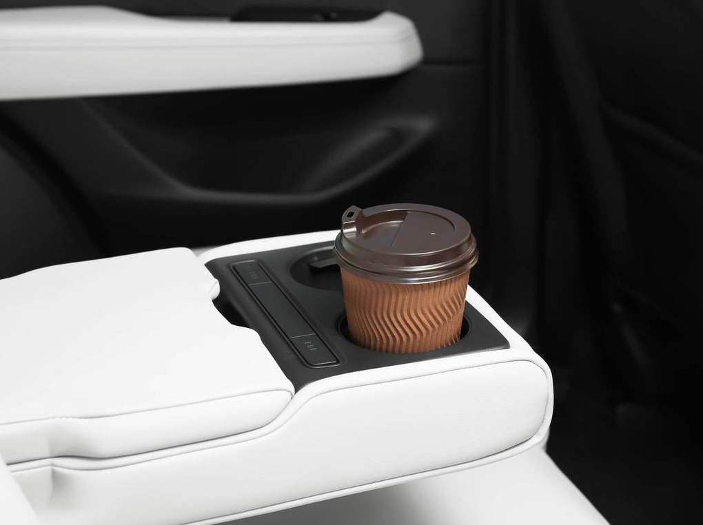車用ドリンクホルダー人気おすすめ7選！スマホや小物も置ける大口タイプも