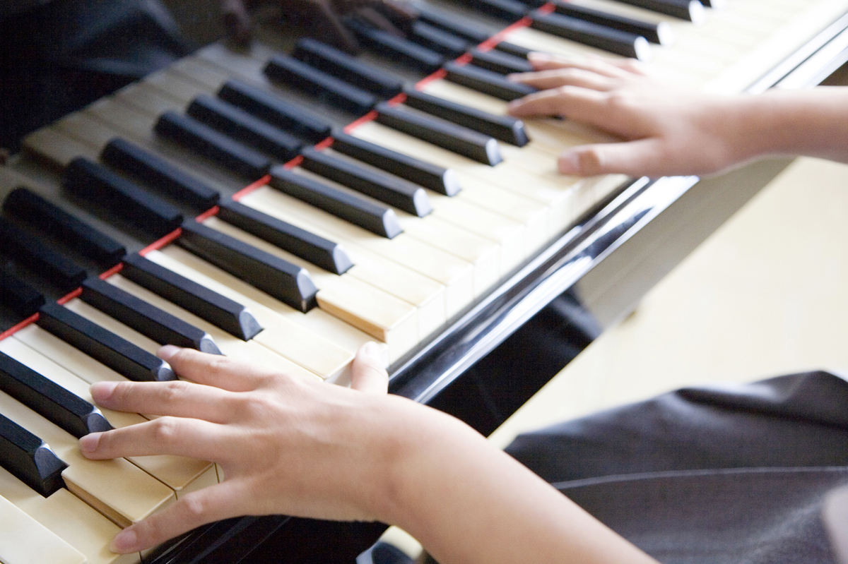 ピアノカバーおすすめ13選｜大切なピアノを守る！ おしゃれな刺繍・レースなど！ | マイナビおすすめナビ