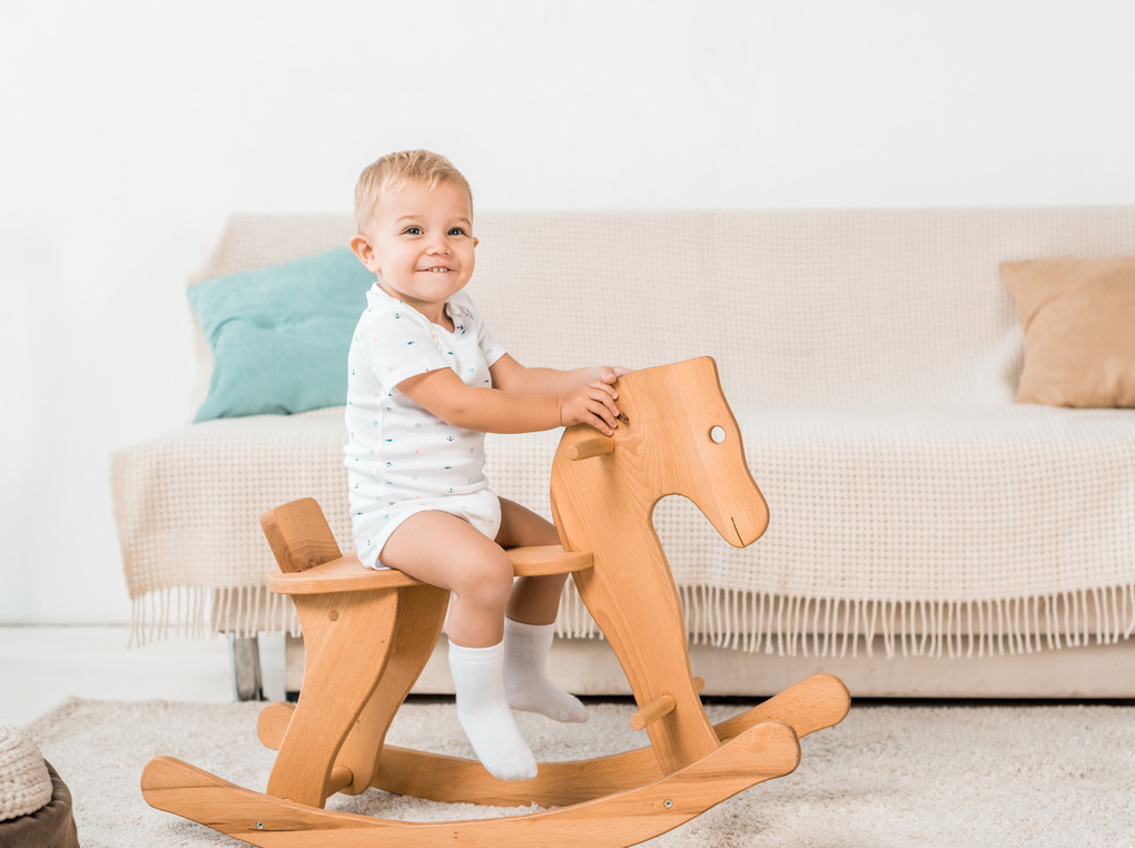 木馬の人気おすすめ5選！おしゃれな木製や音がなる商品も【1歳・2歳・3歳の子供に】