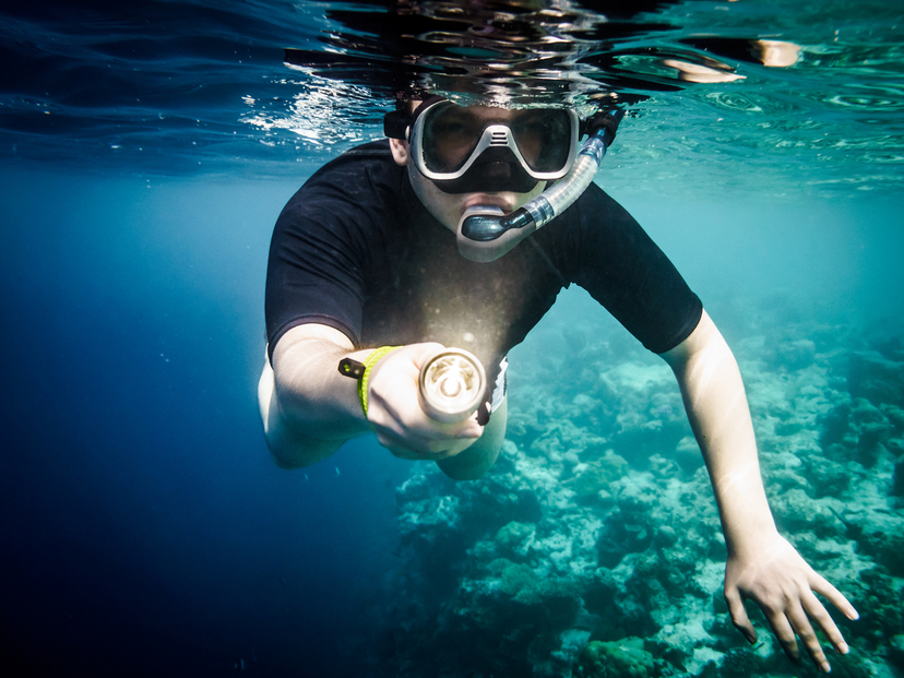水中ライトおすすめ8選｜ダイビングに使える！超強力LED照射