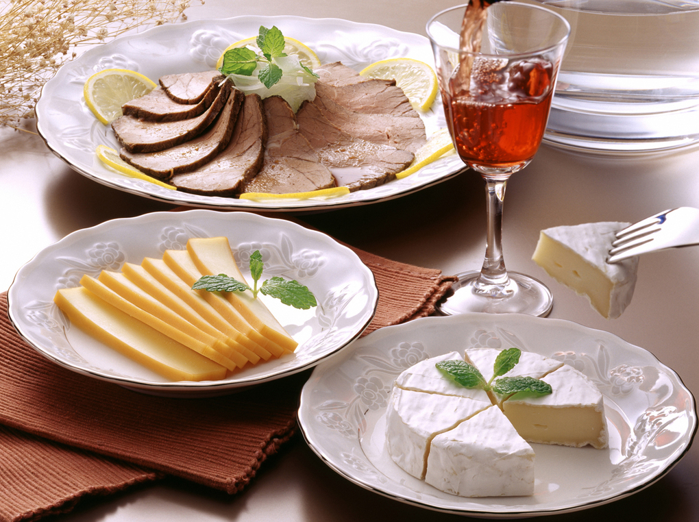 ワインに合うチーズのおすすめ18選｜美味しいお取り寄せ！盛り合わせセットも！