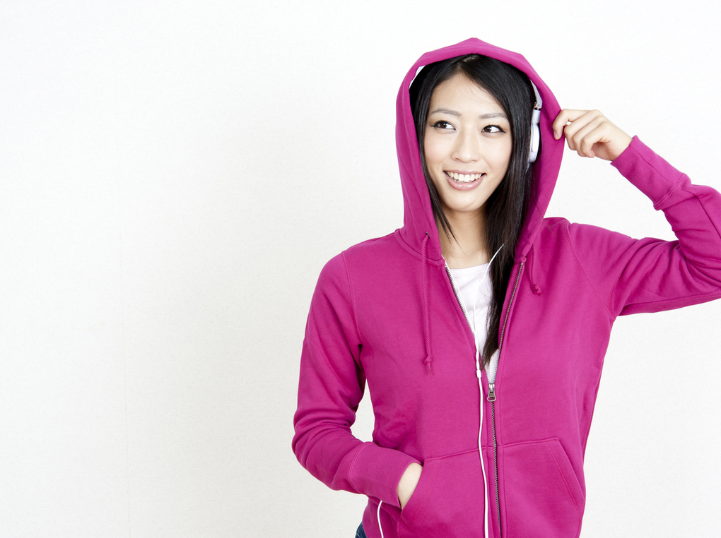 存在感抜群！ビビッドカラーのパーカーで、春のおしゃれを楽しもう！