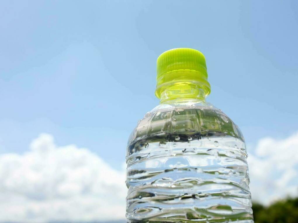 ラベルレス炭酸水のおすすめ8選｜環境にやさしい！リサイクルのための分別がラク