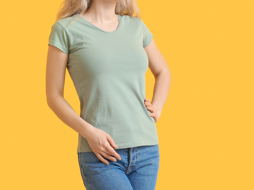 夏のTシャツコーデを格上げ！くすみカラーで大人映えコーデ