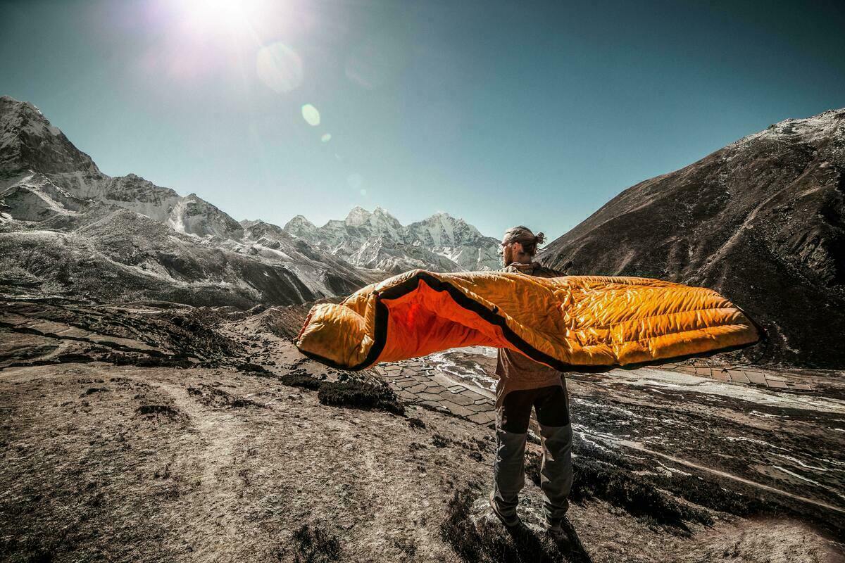 ダウンの寝袋（シュラフ）おすすめ10選！登山や冬キャンプの必須