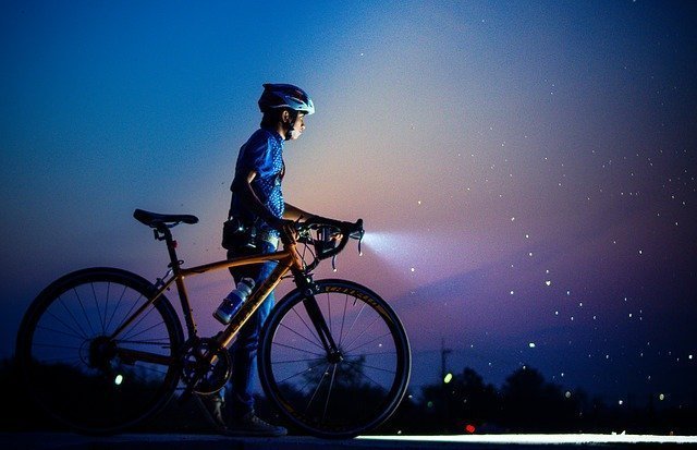 強力な明るさで安全対策を 自転車ライトおすすめ12選 防水やusb充電式など厳選 マイナビおすすめナビ