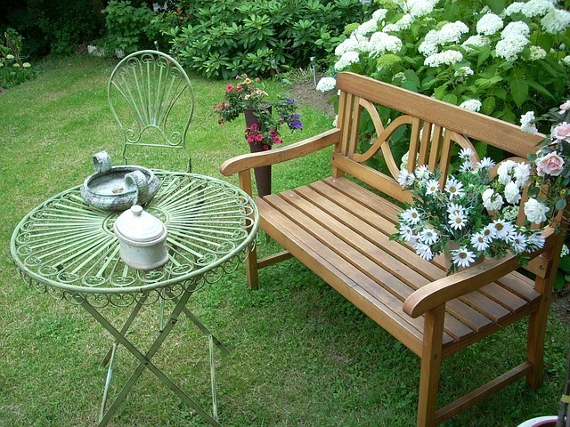 ガーデンベンチのおすすめ9選｜木製・アンティーク調など、おしゃれな商品を紹介 | マイナビおすすめナビ