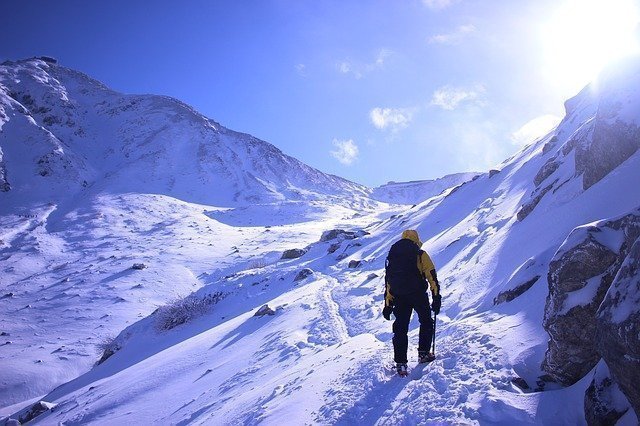 スノーシューおすすめ8選【平地・登山】人気ヒールリフター付きや軽量