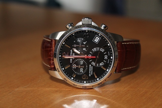 クロノグラフ腕時計おすすめ6選｜1万～10万円前後で買える高級腕時計を