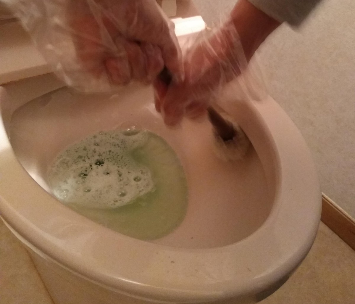 がんこな尿石落としに！『サンポール』の洗浄力を検証レビュー | マイナビおすすめナビ