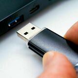USBメモリをパソコンが認識しないのはなぜ？理由と対処法を解説